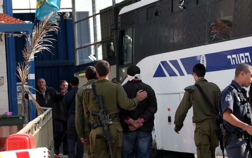 القدس: تمديد اعتقال شاب للمرة الرابعة وقرار بإبعاد 7 مقدسيين عن البلدة القديمة