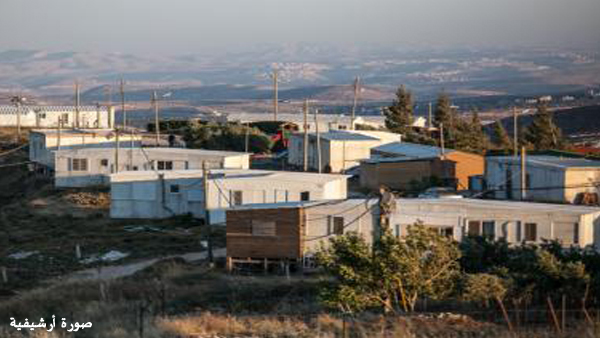 الاحتلال ينصب 6 كرفانات جديدة في معسكر عسكري في الخليل