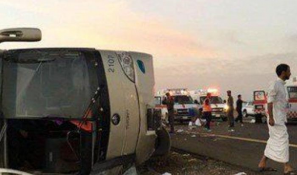 مصرع 6 معتمرين أردنيين وإصابة 38 آخرين بانقلاب حافلة