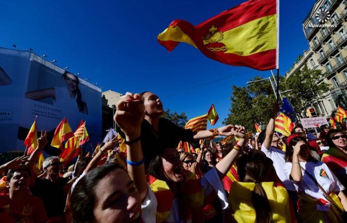300 الف متظاهر في كاتالونيا تأييداً لوحدة اسبانيا