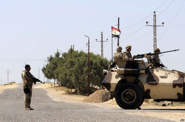 الجيش المصري يعلن تحرير 13 مصريا مختطفا في ليبيا