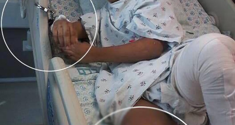 خاص”ترجمات صدى الاعلام” تكبيل طفل فلسطيني مصاب خلال التحقيق معه في المستشفى