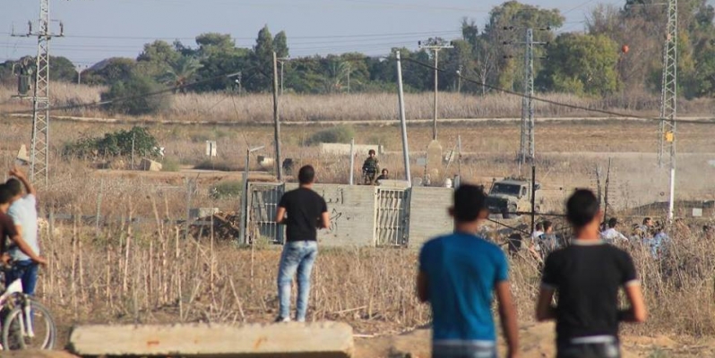 اصابة شاب بجروح خطيرة شمال غزة واعتقال آخرين في الضفة والقطاع