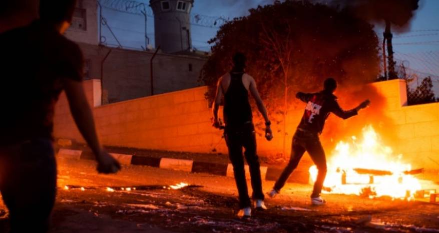 الدهيشة: الاحتلال يصيب أربعة شبان ويعتقل آخرين
