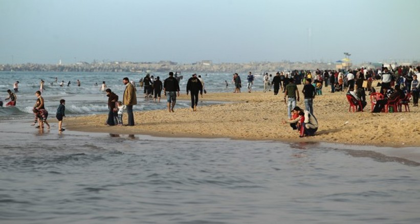 تدفق الصرف الصحي إلى بحر غزة يهدد بكارثة بيئية