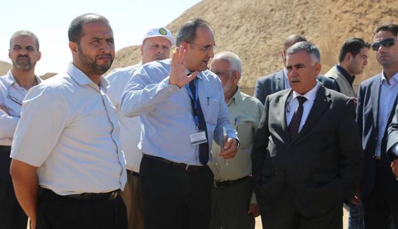 وزير الحكم المحلي يفتتح مشاريع في غزة ويتفقد أخرى