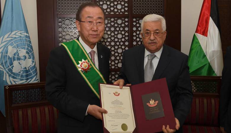 الرئيس يقلد بان كي مون الوشاح الأكبر لدولة فلسطين
