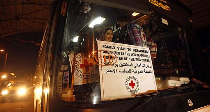 55 من أهالي أسرى غزة يزورون ذويهم في سجن “رامون”