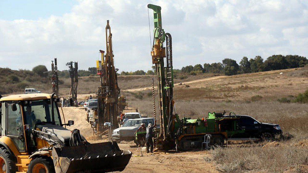 “العائق ” مشروع إسرائيلي في محيط غزة لمواجهة الأنفاق بتكلفة 4.2 مليار شيقل