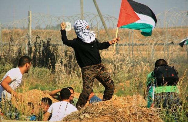 8 إصابات إحداها خطيرة بمواجهات مع الاحتلال على حدود غزة