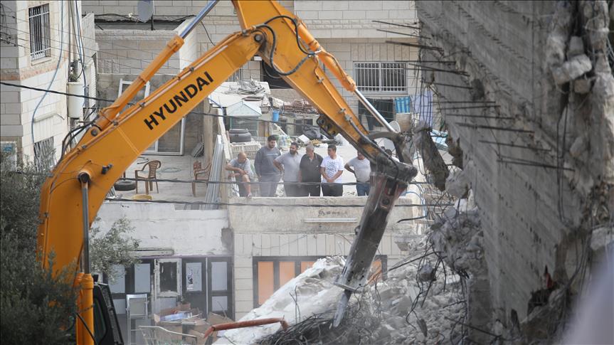 الاحتلال يهدم مبنى سكني في القدس