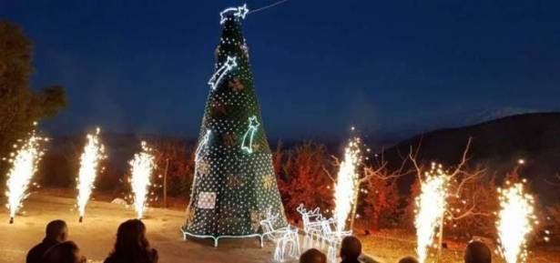 اضاءة شجرة الميلاد في “جبل البابا” بالقدس المحتلة