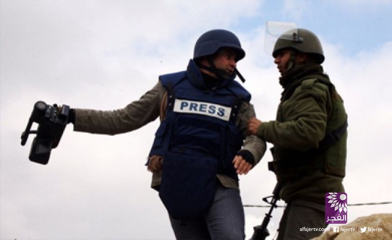 “الإعلام”: اعتقال الصحفيين الأطرش وخصيب استمرار للحرب ضد حراس الحقيقة