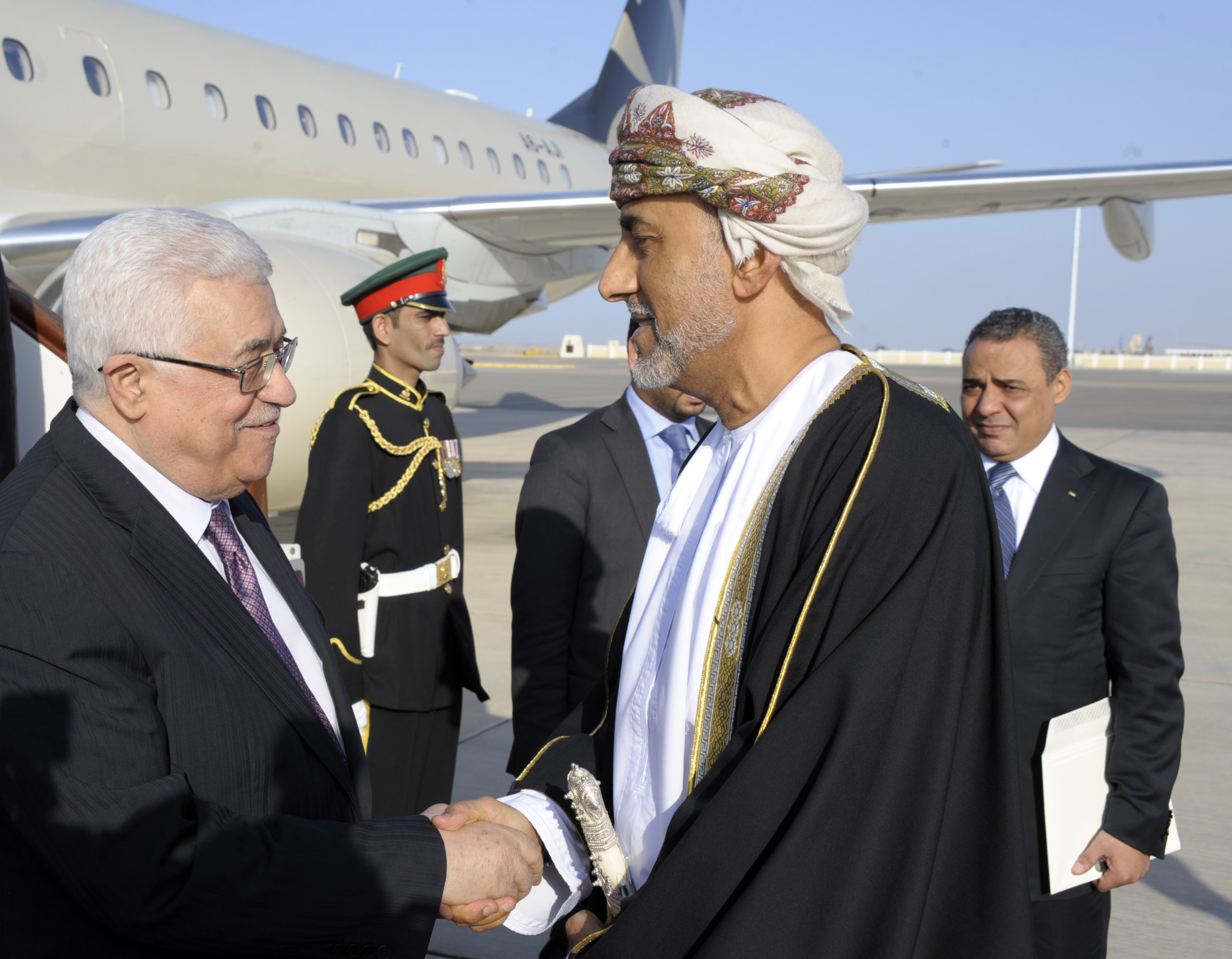 الرئيس يصل سلطنة عمان
