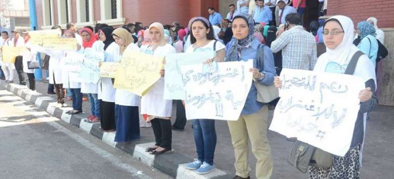 احتجاج طالبات مدرسة الفارعة الأساسية على تقليص الخدمات التعليمية