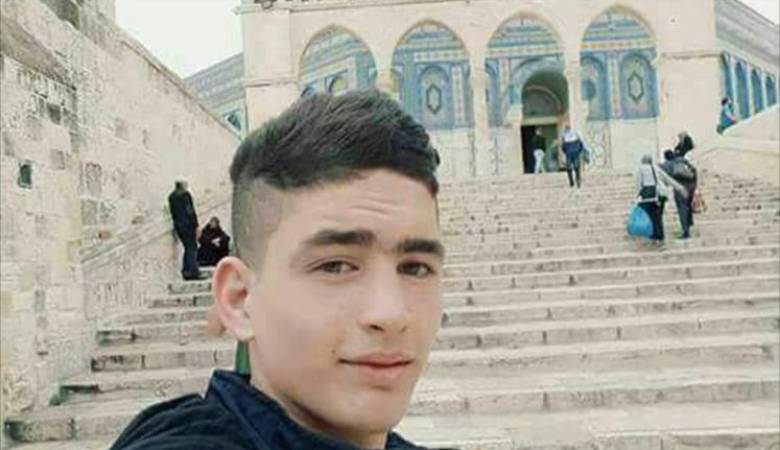 جماهير نابلس تشيع جثمان الشهيد الفتى أحمد غزال