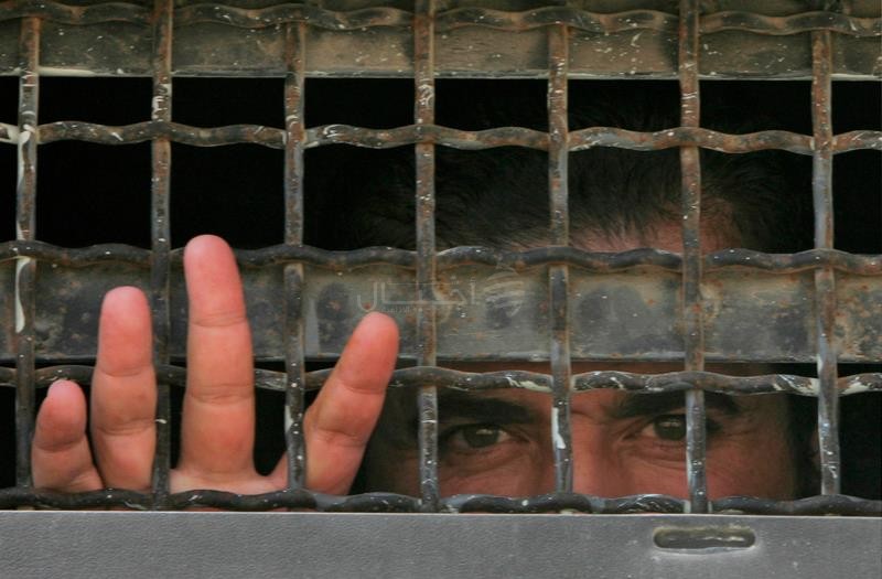 الاحتلال يعتقل مواطنة اثناء توجهها لزيارة نجلها الأسير