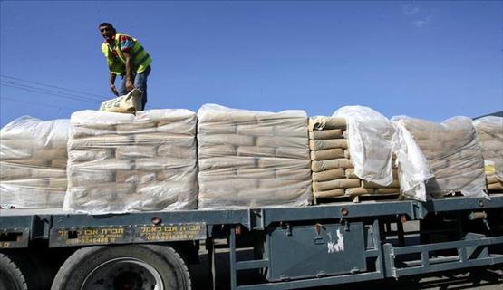 تقرير اقتصادي: إدخال 33% من احتياجات قطاع غزة من “الأسمنت”