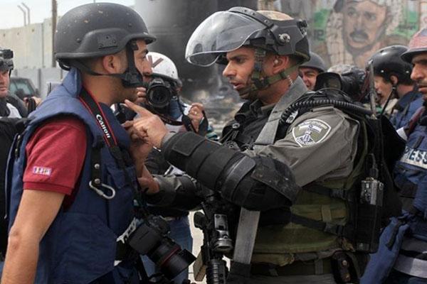 66 اعتداءً إسرائيليا على الصحفيين خلال الشهر الماضي