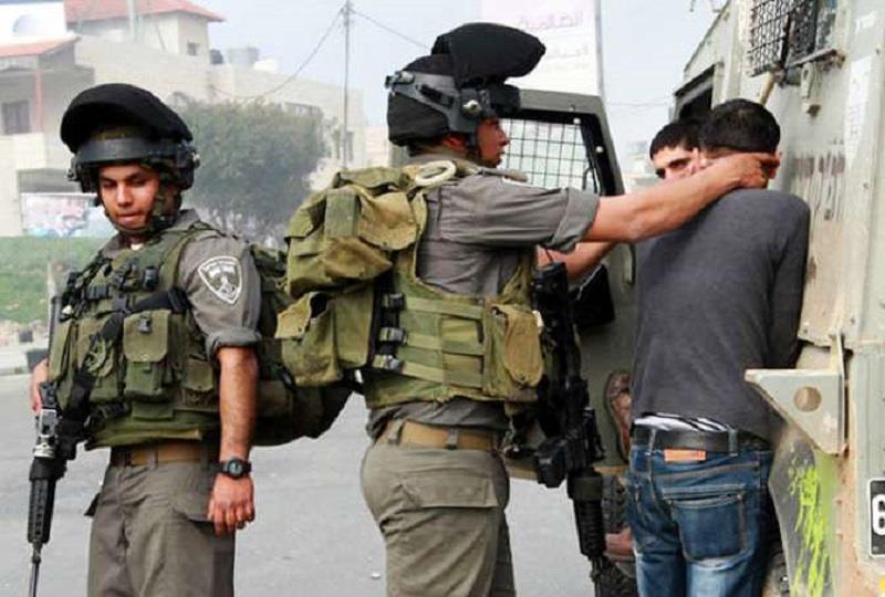 قوات الاحتلال تنكل بثلاثة أسرى أثناء عملية اعتقالهم