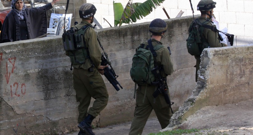 القدس: الاحتلال يعتقل شابين