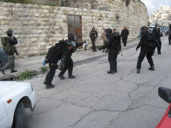 الاحتلال يعتقل مواطنا من عزون شرق قلقيلية