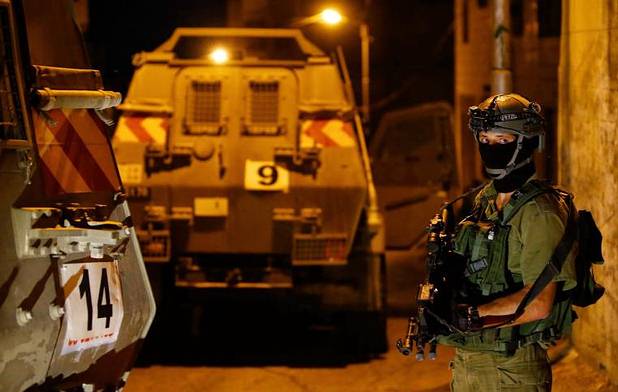 الاحتلال يعتقل 24 فلسطينيا من الضفة