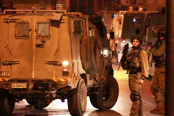 قوات الاحتلال تعتقل 15 مواطنا من الضفة