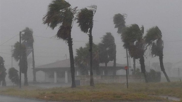 العاصفة “نايت” تصبح اعصارا من الدرجة الاولى وتجتاح سواحل المكسيك