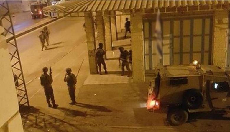 القدس: قوات الاحتلال تقتحم مخيم قلنديا وتلصق بيانات تحريضية