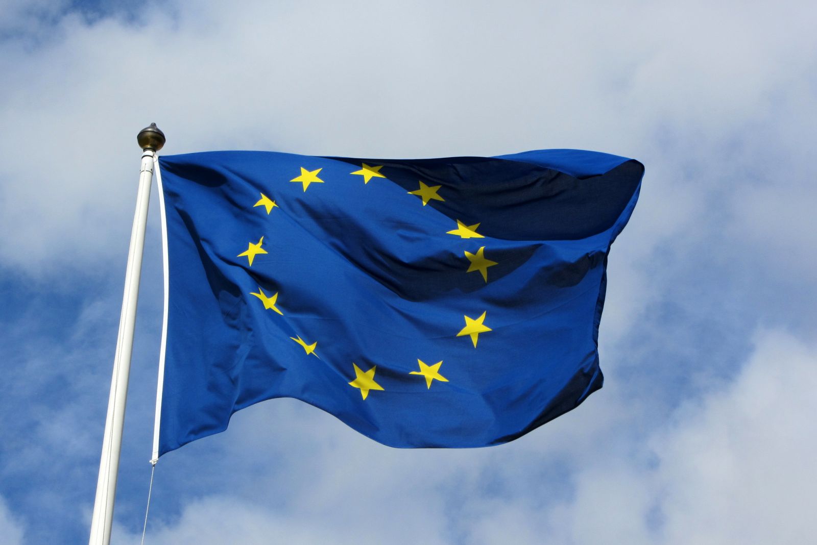 الاتحاد الأوروبي يدعو لتجنب أي عمل يقوض جهود استئناف عملية السلام