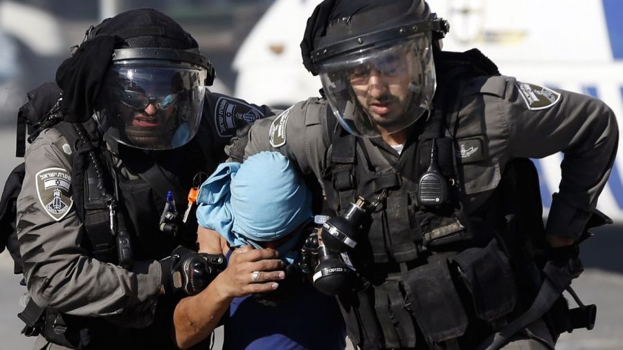 القدس: الاحتلال يعتقل مواطنين اثنين ويكثف تواجده في محيط “الأقصى”