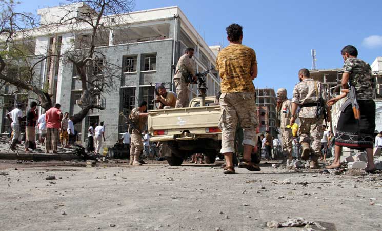 الجيش اليمني يعلن أسر 10 “حوثيين” وقوات “صالح” في تعز