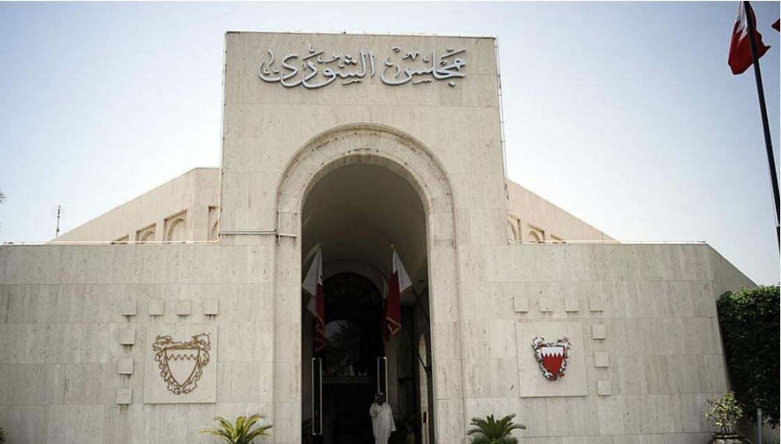 العاهل البحريني يصادق على محاكمة الإرهابيين عسكريا