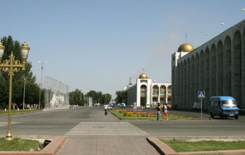 ناخبو قرغيزستان يختارون رئيسا جديدا للبلاد