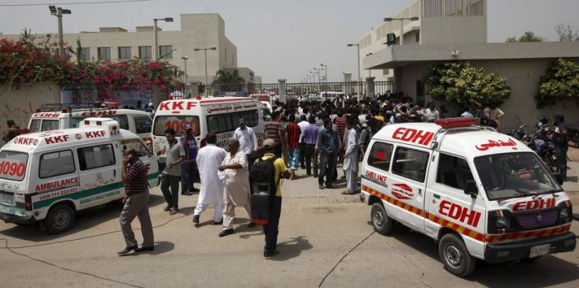 مقتل وإصابة 29 شخصا جراء تفجير انتحاري استهدف سيارة شرطة في باكستان