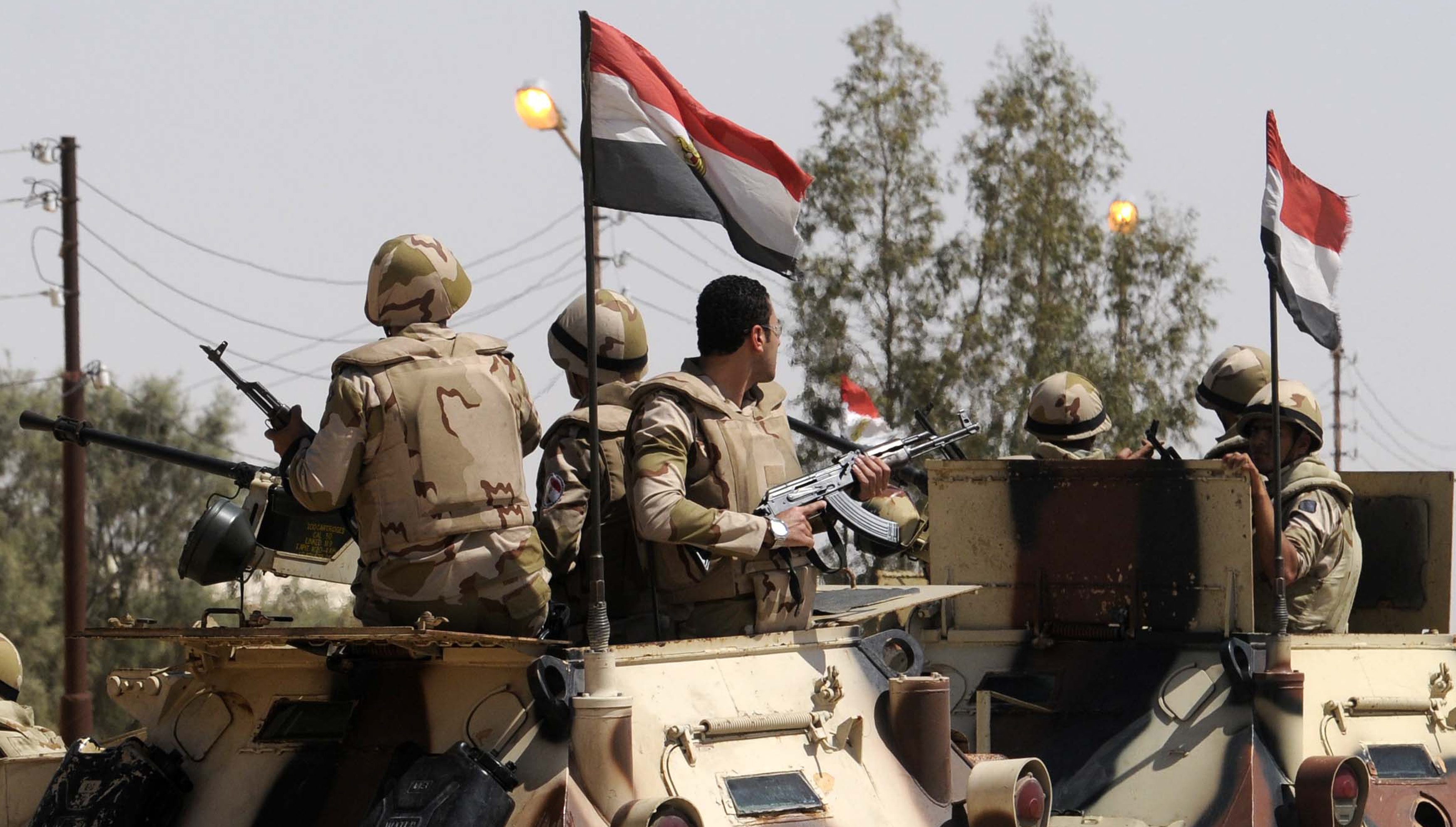 Soldiers in military vehicles proceed towards the al-Jura district in El-Arish city from Sheikh Zuwaid, around 350 km (217 miles) northeast of Cairo May 21, 2013. Egyptian army and police forces stepped up roadblocks in north Sinai in a hunt for militant Islamists who kidnapped seven security officers last week, a security source said on Tuesday. REUTERS/Stringer (EGYPT - Tags: POLITICS MILITARY)