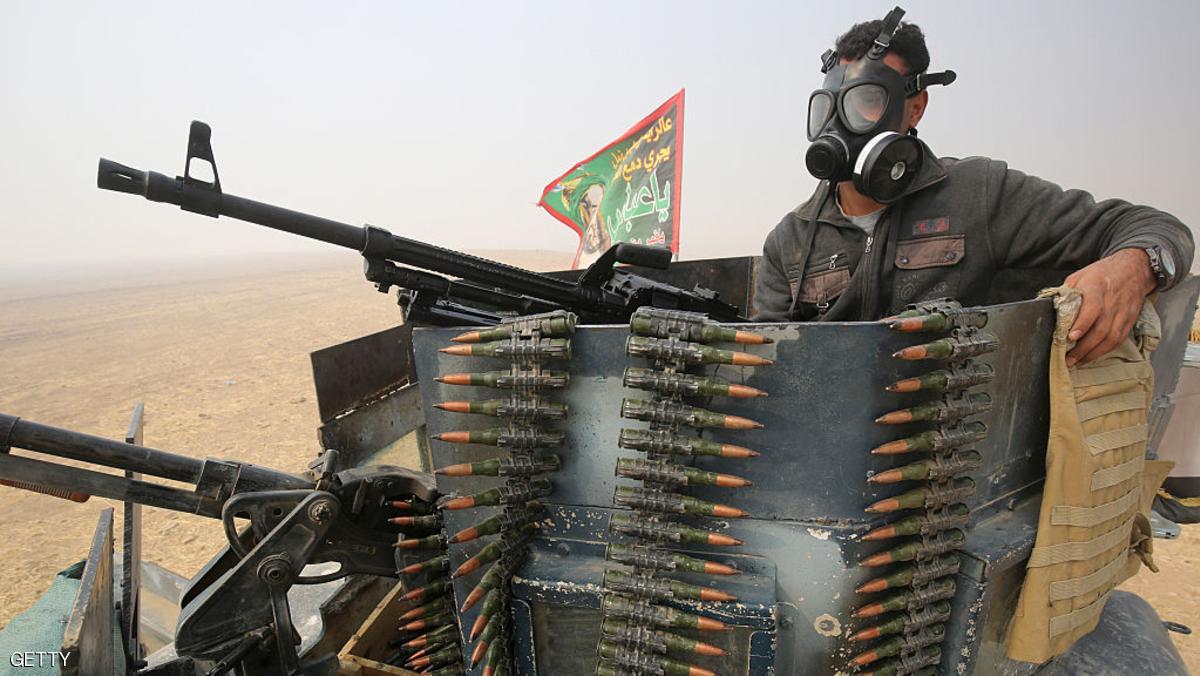 TOPSHOT - A member of the Iraqi forces holds a position at the al-Shura area, south of Mosul, on October 24, 2016, during an operation to retake the main hub city from the Islamic State (IS) group jihadists.
Iraqi forces advancing on Mosul faced stiff resistance from the Islamic State group despite the US-led coalition unleashing an unprecedented wave of air strikes to support the week-old offensive. / AFP / AHMAD AL-RUBAYE (Photo credit should read AHMAD AL-RUBAYE/AFP/Getty Images)