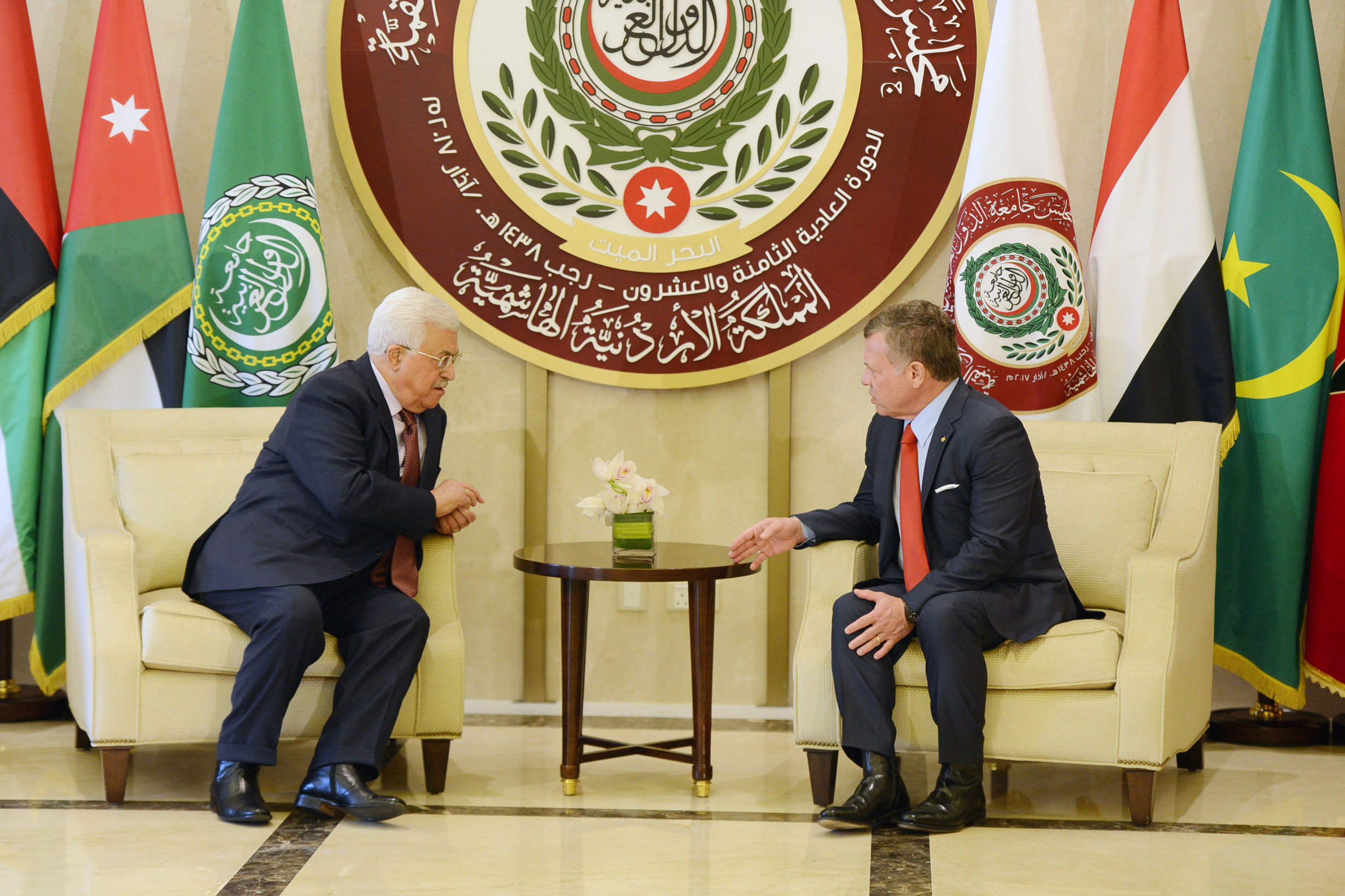 الرئيس يصل الأردن للمشاركة في القمة العربية