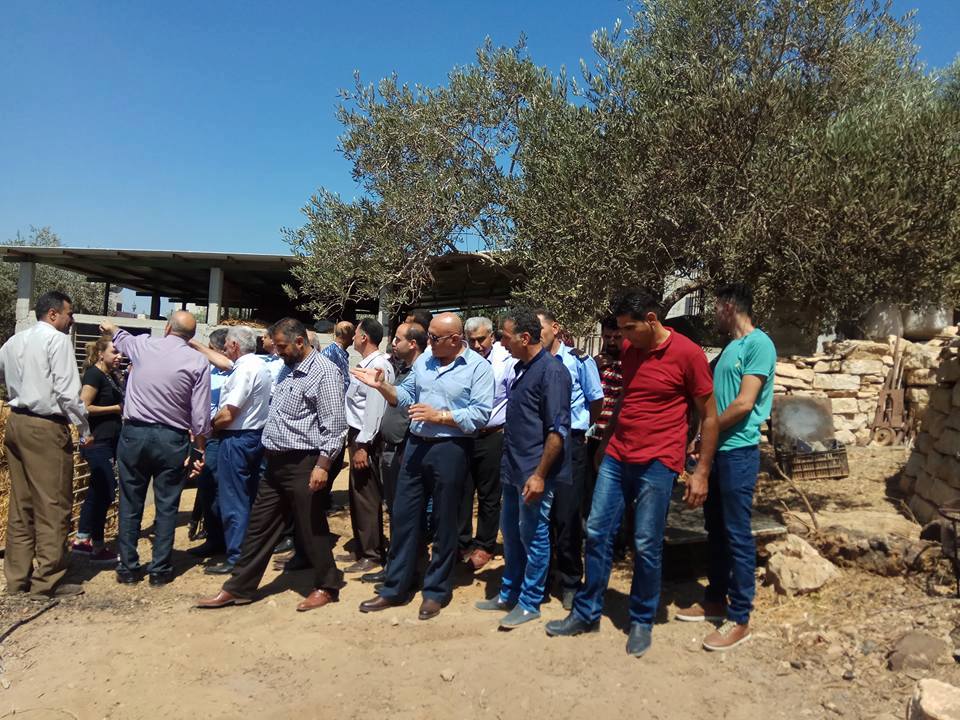 وزير الزراعة يتفقد الأراضي المتضررة من اعتداءات المستوطنين في بورين