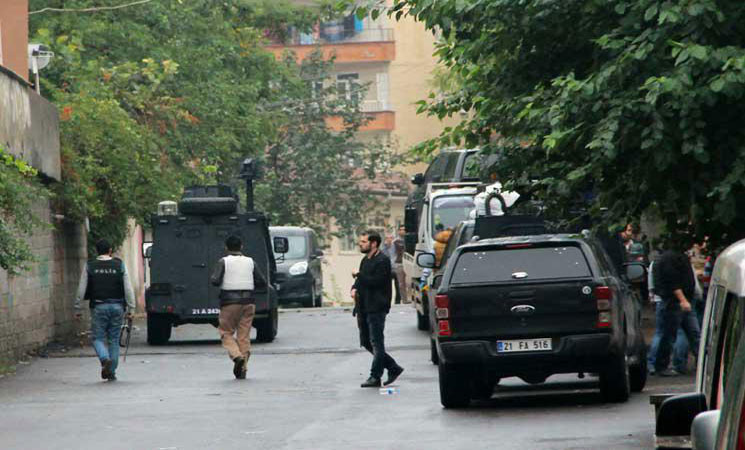 الشرطة التركية تقطع بث إحدى قنوات التلفزيون الرئيسية الموالية للأكراد