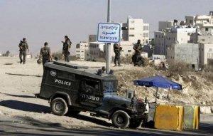 القدس: أعداد كبيرة من جنود وآليات الاحتلال تقتحم العيسوية