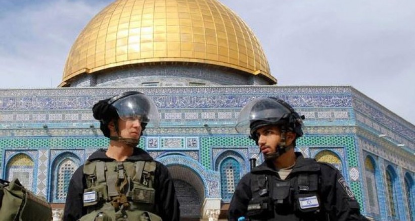 القدس: شرطة الاحتلال تقتحم مسجد قبة الصخرة