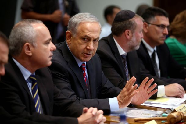 مسؤولو الأذرع الأمنية في إسرائيل يحذرون من الاستيلاء على أموال الضرائب الفلسطينية
