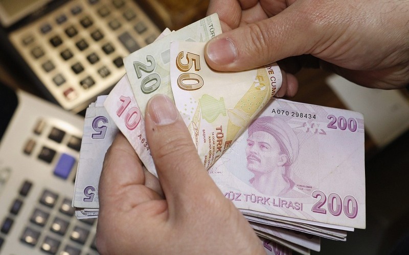 الليرة التركية في أدنى مستوى أمام الدولار