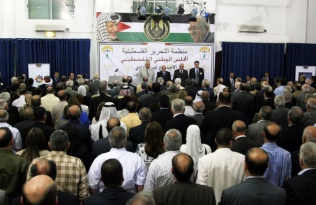 انتخاب الرئيس محمود عباس رئيسا للجنة التنفيذية
