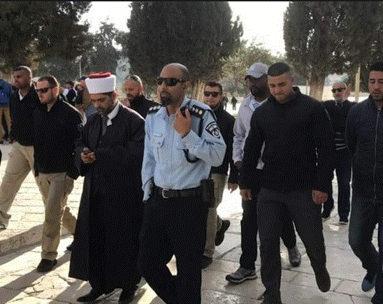 قوات الاحتلال تعتقل إمام المسجد الاقصى