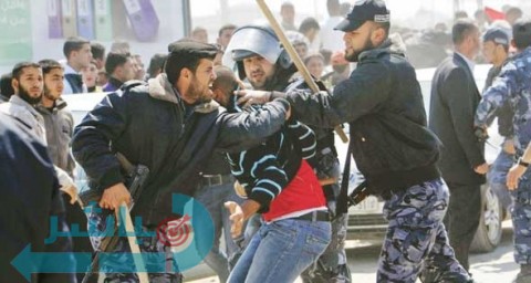 حماس تعتدي على محتجين عقب وفاة مواطن في أحد سجونها