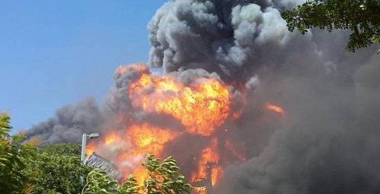 حريق يلتهم 35 مركبة في مدينة بئر السبع