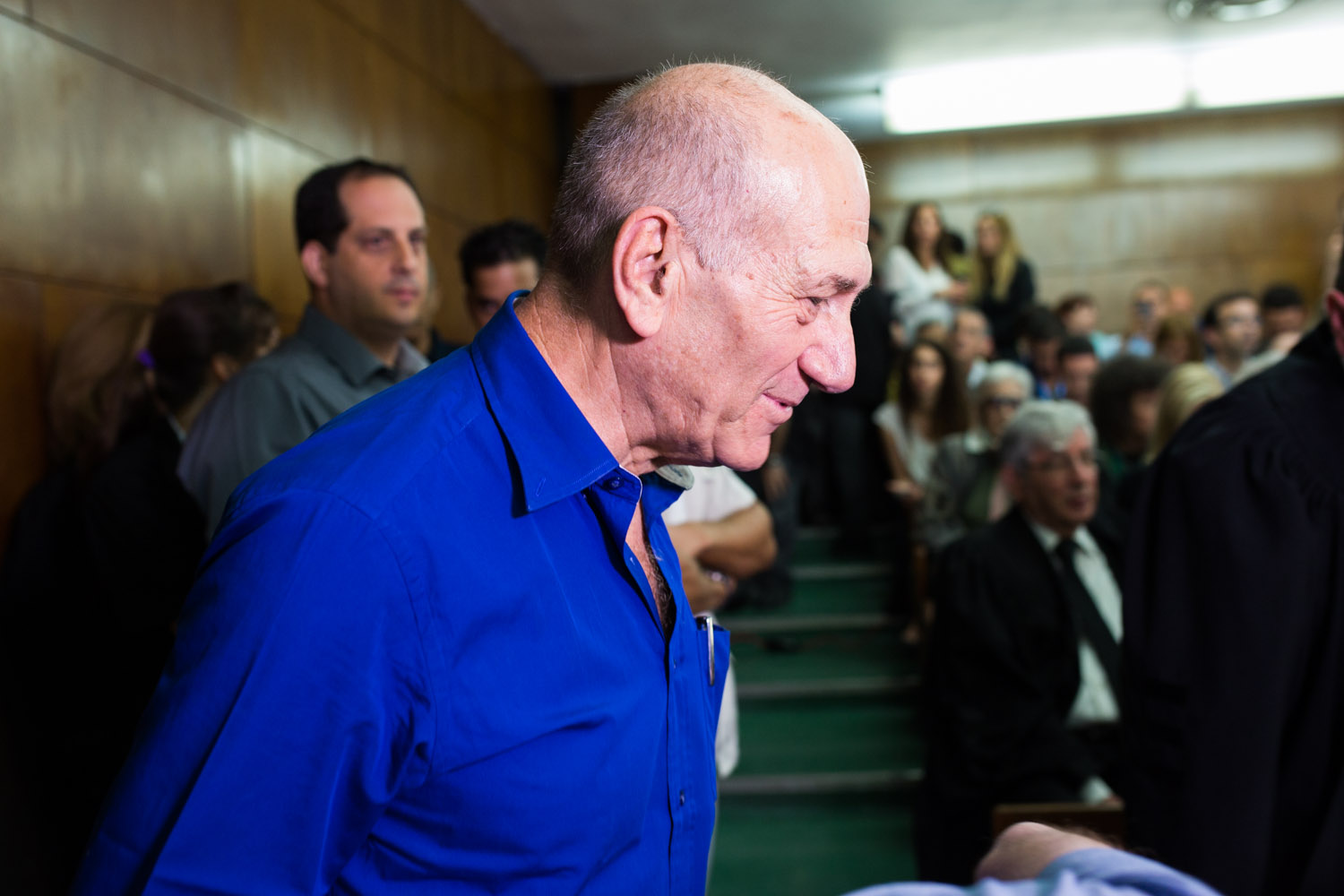 Former Israeli Prime Minister Ehud Olmert seen at the District Court in Tel Aviv where he was brought on charges of accepting bribes linked to the Holyland Park residential project in Jerusalem. Olmert allegedly took the bribes from Holylands developers and the company Hazera Genetics during his time as Jerusalem mayor and minister of industry, trade and labor. May 13, 2014. Photo by Yotam Ronen/POOL/Flash90 *** Local Caption *** øàù äîîùìä ìùòáø àäåã àåìîøè îâéò ì âæø ãéðå